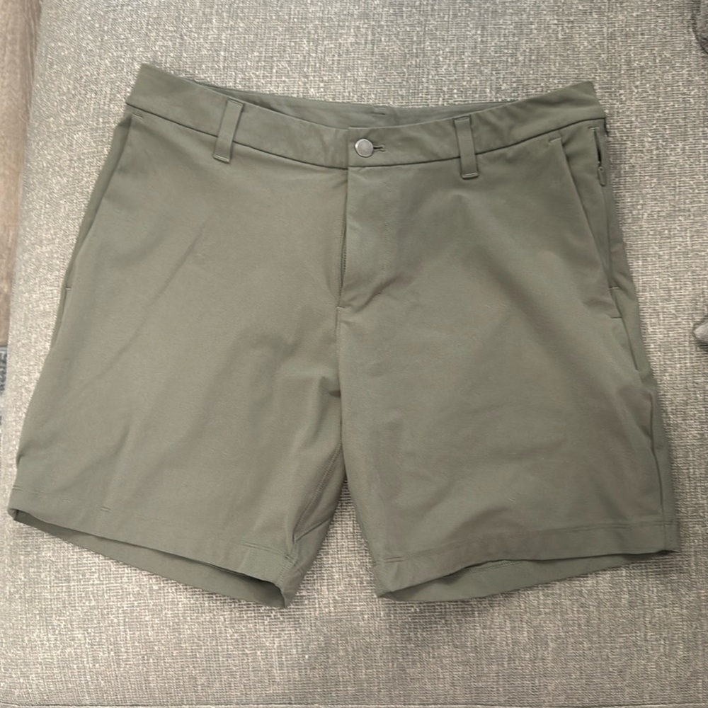 Lululemon Commission Short Men size 34 waist 7 in